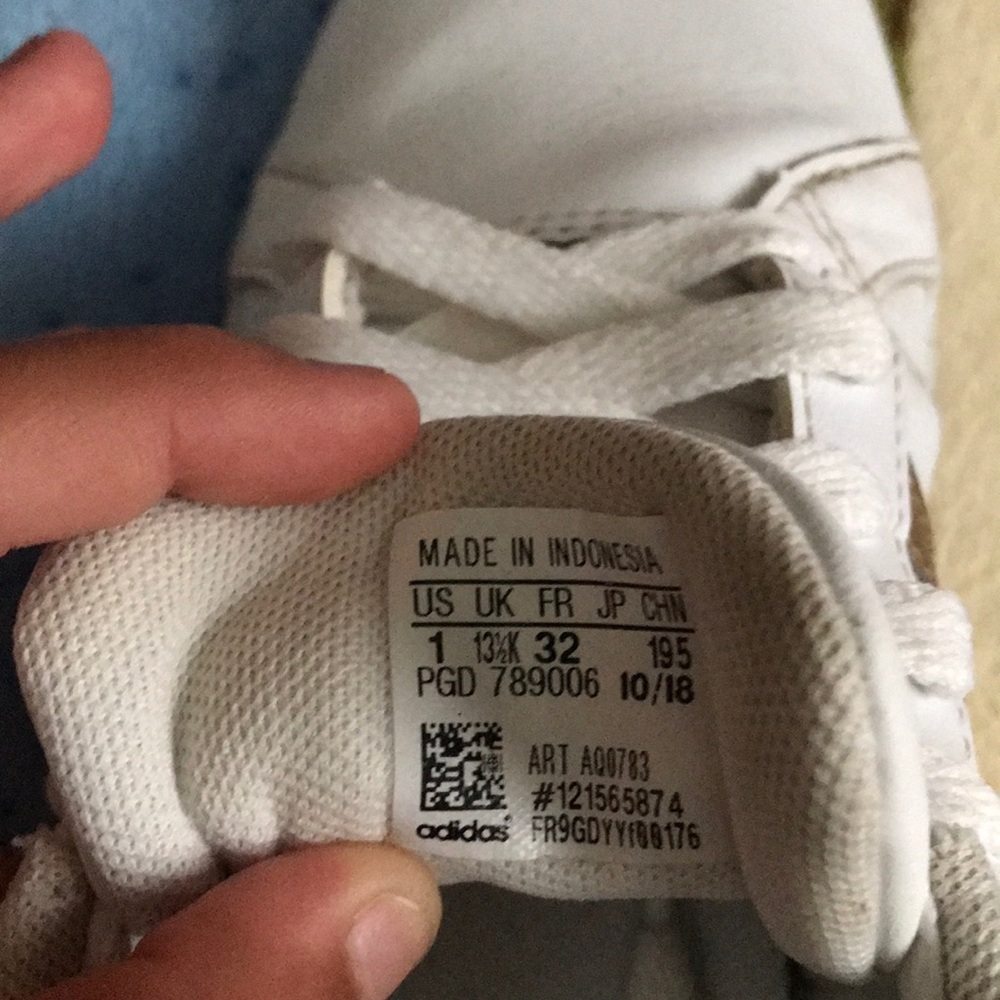 Adidas shoes - Picture 8 of 8
